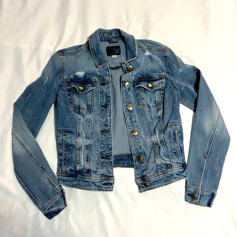 American Eagle Light Wash Jean Jacket